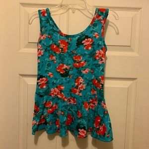 Cross back super cute shirt with a keyhole in back